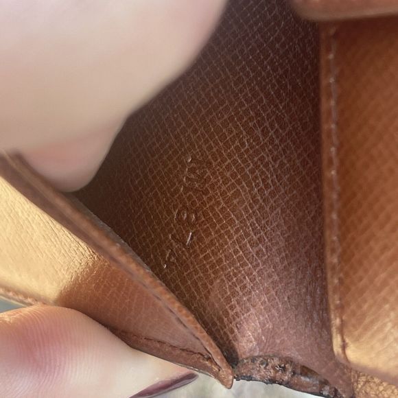 Louis Vuitton Monogram Billfold Wallet - Picture 7 of 11